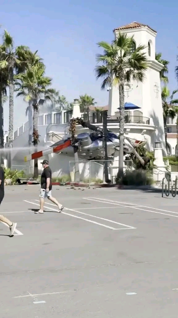 BREAKING: Chaos erupted in Huntington Beach When A Helicopter Spiraled Out Of Control And Crashed Into A Row Of Palm Trees